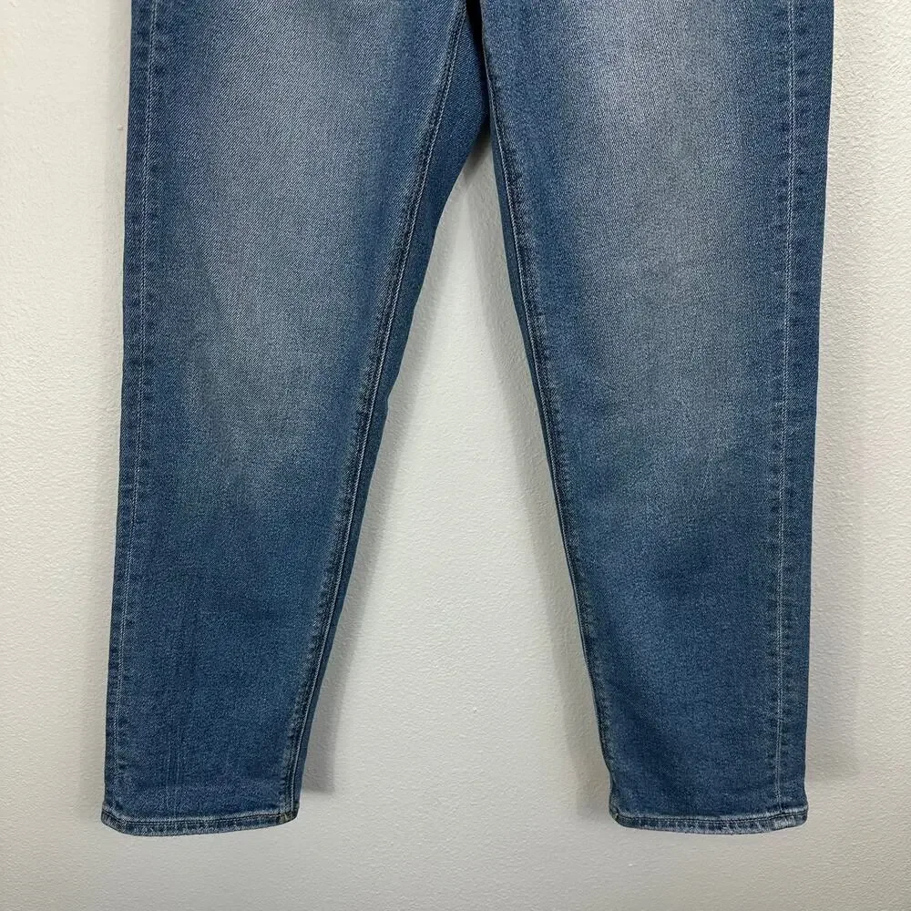 American Eagle Mom Straight Jeans Light distressing Size 4